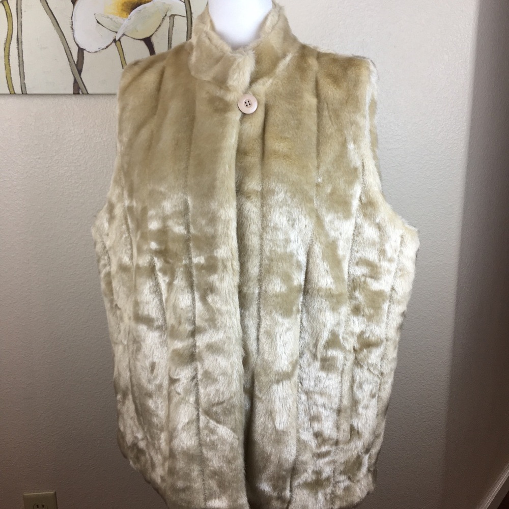 Terry Lewis Classic Luxuries Champagne Color Faux Fur Vest Size Large NWT